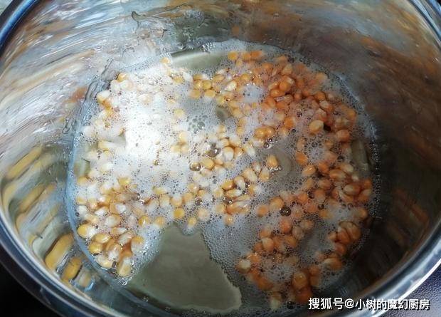 小火|1把玉米1勺白糖,教你在家做爆米花,2分钟爆一锅,粒粒开花香甜