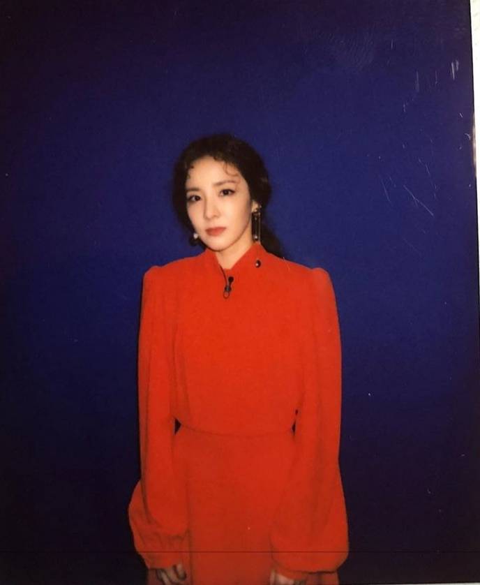 身材|dara久违晒照，大妈裙也挡不住的童颜，真的有35岁吗