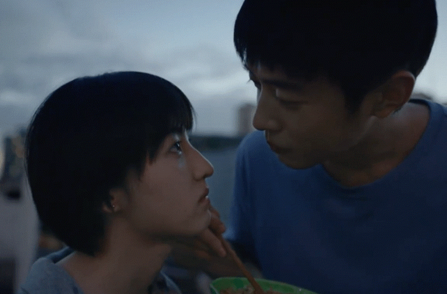 赵露思|95花的背后竞争：关晓彤靠鹿晗拿下最大热度，周也背靠和颂好乘凉