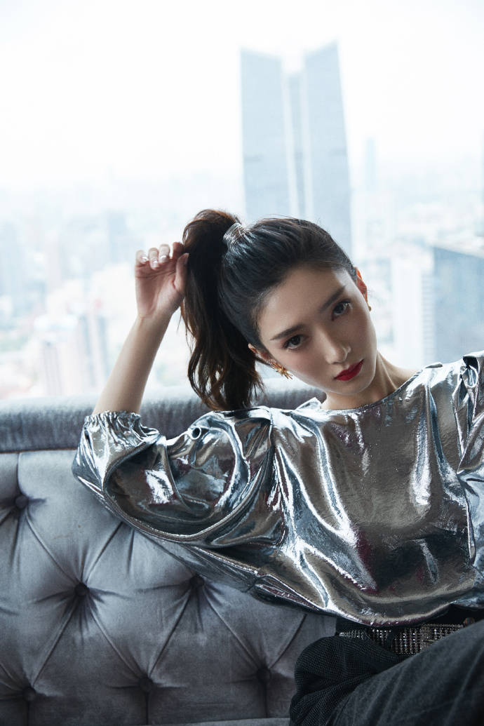 戚薇|今日红毯亮点多!张天爱戚薇李沁玩下衣失踪,江疏影镭射装获最佳