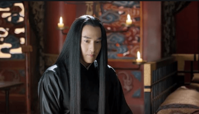 就连赵又廷自己都无奈地在剧外调侃自己说,"关于长头发这件事,我真的