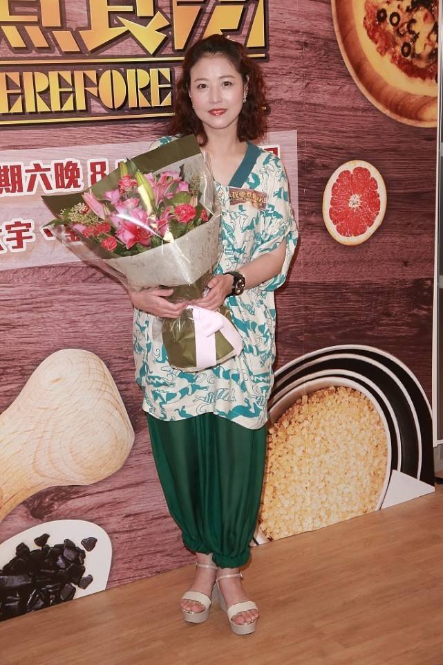 颜色|周海媚自信过头，穿那么接地气的“挖菜装”，看着真不太美