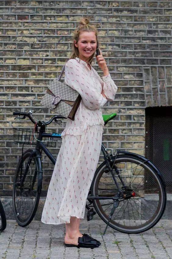 仙女|别再穿高跟鞋了，穿仙女裙＋平底鞋的你，时髦炸！