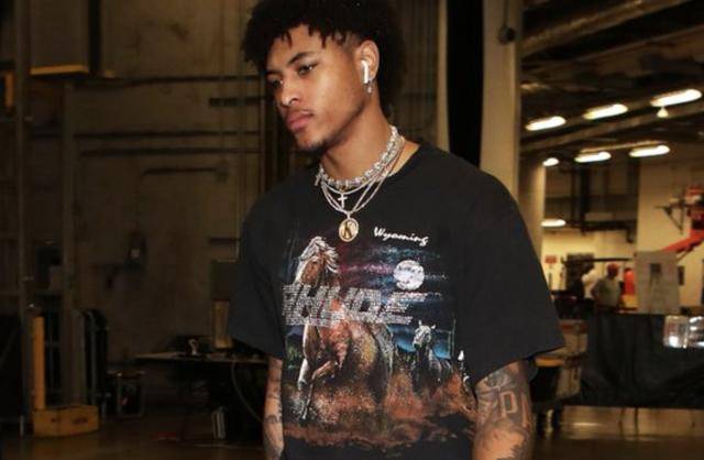 勇士队内也有人闹着要加薪,这家伙就是大帅哥凯利-乌布雷