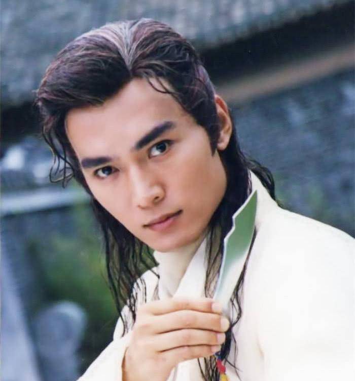 焦恩俊|果然帅哥都逃不过女装大佬的命运,53岁的女装焦恩俊惊艳网友