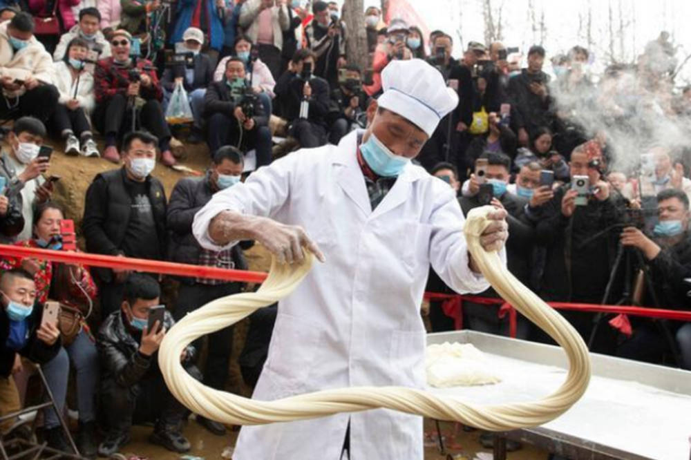 企业|从3元一碗拉面，到注册资金300万开公司，“拉面哥”被网信办点名？