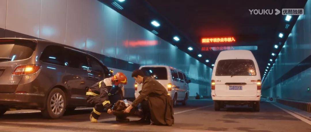 职业|《你好，火焰蓝》又是一部披着“职场皮”的爱情剧？