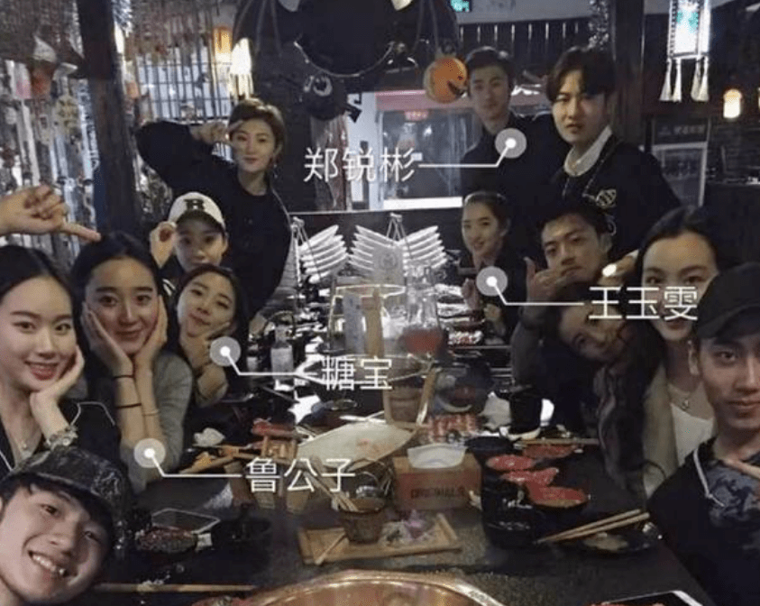 女方亲密挽手搂腰,肖战刘昊然都被牵扯进来_王玉雯