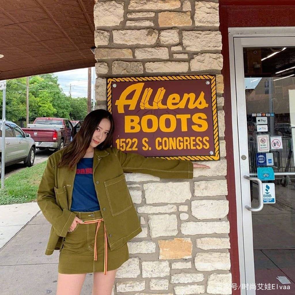 牛油果|郑秀晶瘦了就任性,穿牛油果色短裙秀小细腿,高冷脸竟然还会笑了