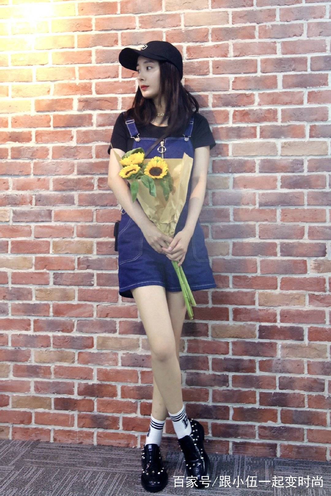 高跟鞋|杨幂的背带裙让她瞬间回到少女时代，变美秘籍瘦就对了