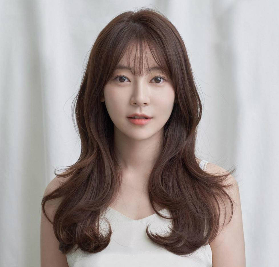 棕色|韩国女星扎堆换发色，让韩素希、朴敏英颜值飙升，黄皮也能驾驭