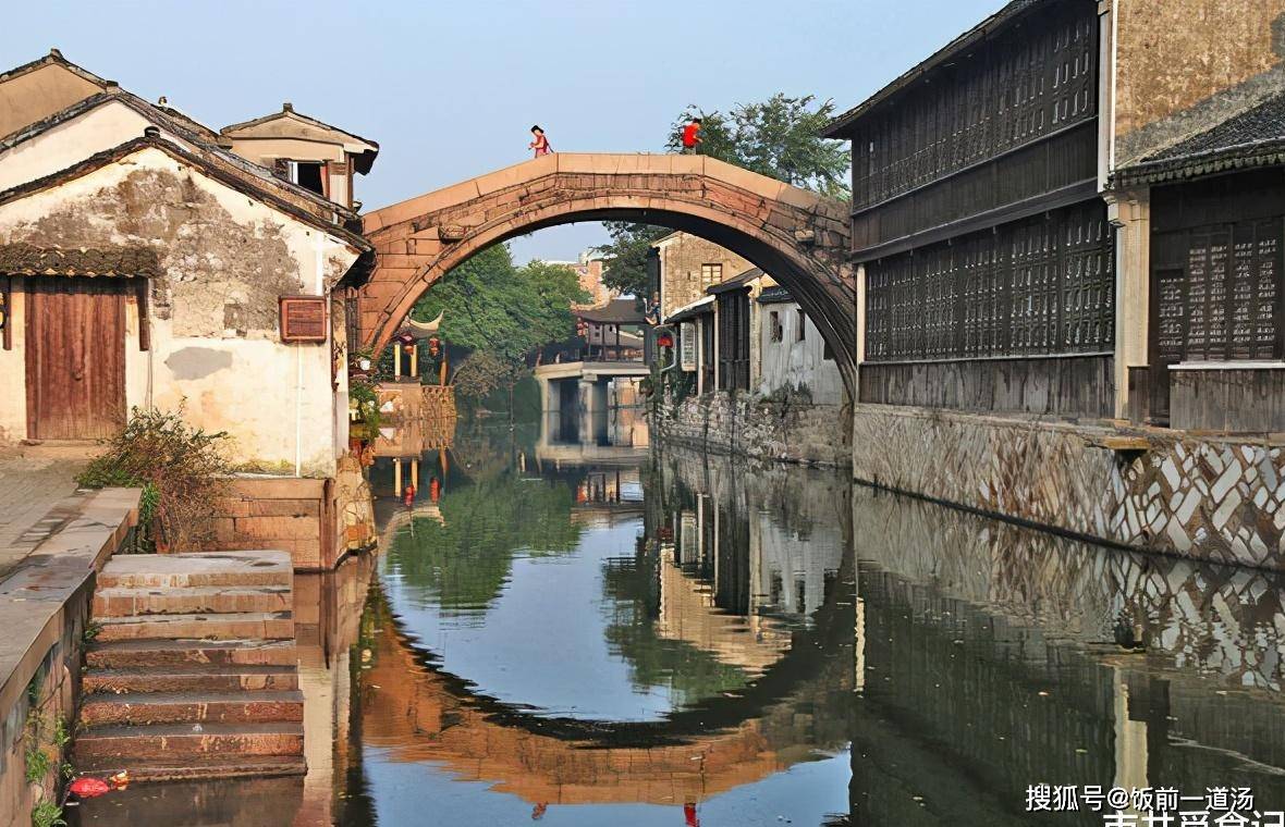 这座中西合璧的浙江古镇，曾在江南最为富饶，用美食吸引众多游客