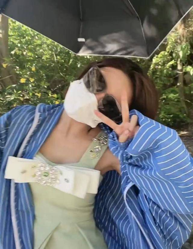 活动|唐艺昕晒日常，穿老公外套甜蜜撒糖，小腹凸起被猜怀上二胎