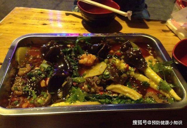 肝脏|喜欢喝酒的人,若身体有2处异常,可能是肝病要来临,不要忽视