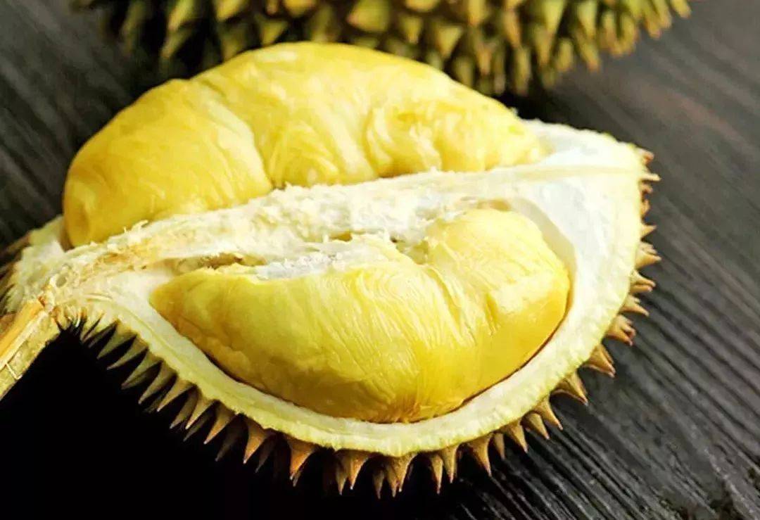 闻着臭吃着香,曾是"土豪"水果,如今进口货价格也不贵,真有福_榴莲