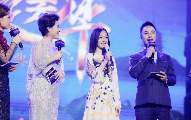 感觉|158张韶涵和178刘雯撞衫，相差20厘米气质就是不一样
