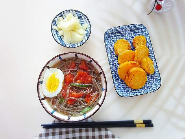 仔姜|我的早餐,本来要晒面,却让小菜抢了镜,网友:赶紧动手做一瓶!