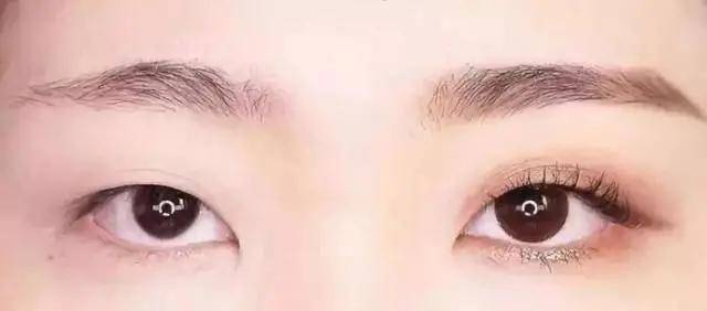 眼睛|有3个特点的女生，长得一般、拍照却很上镜！不怎么化妆也好看
