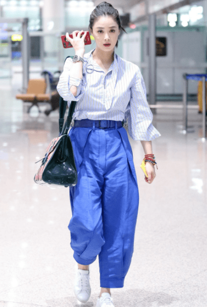 条纹|蒋欣瘦了真敢穿！穿衬衫下摆缝“荷叶边”，“豆腐腿”美成焦点