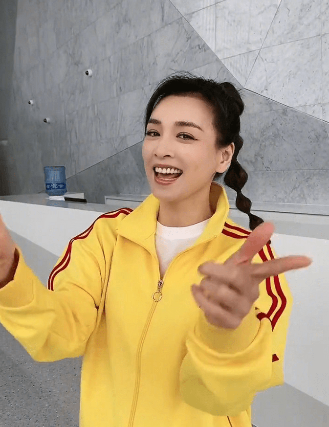 颜色|自强的女人不容易老，张庭虽然不演戏了，但颜值仍然不输一线女星