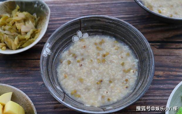 时间|小朋友的早餐在家吃,赚大了,外面一份蛋挞就几十,还没家里丰盛