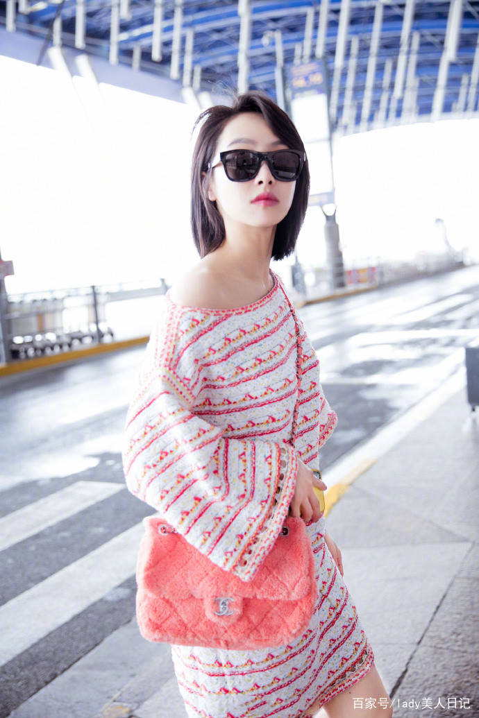 夏天|宋茜一字肩针织裙穿出颜值巅峰，齐肩短发干练又有少女心，圈粉
