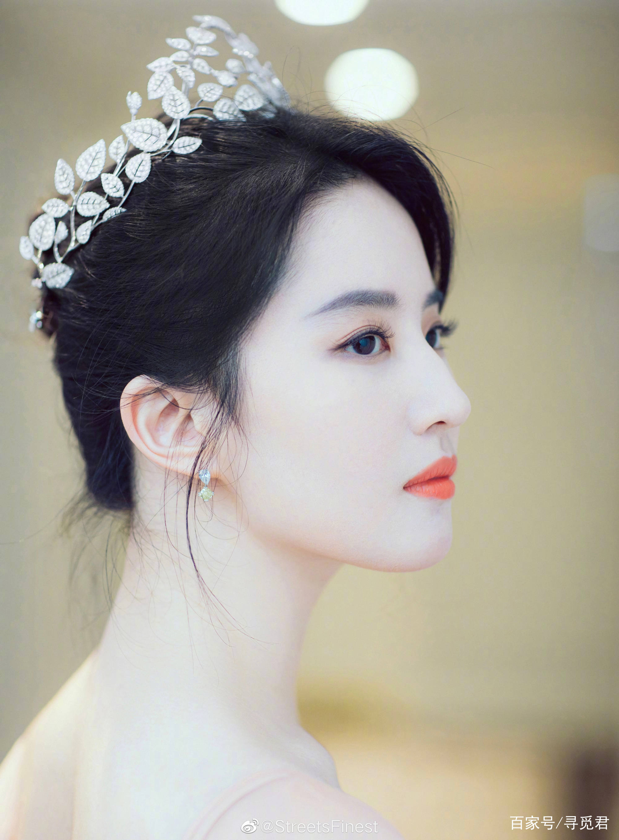 本人|刘亦菲一袭裸粉纱裙出席活动，粉丝称赞：这才是仙女本人！
