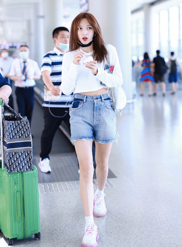 形象|肚子上的“富贵包”挺少见的，程潇靠吸气瘦肚子，看着真累