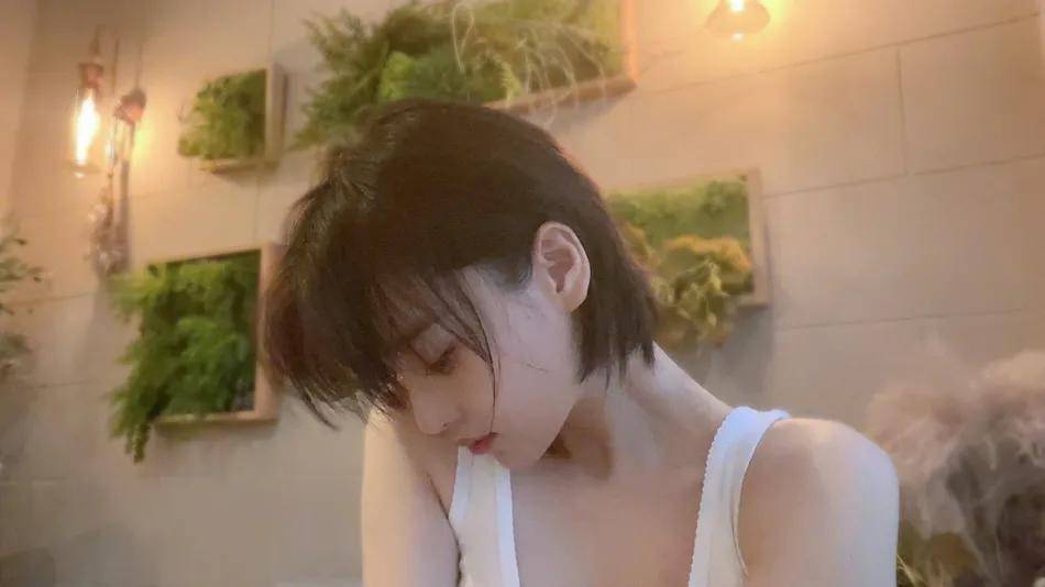 魅力|张馨予甜美妆容大秀娇嫩雪肤！清纯性感魅力兼并