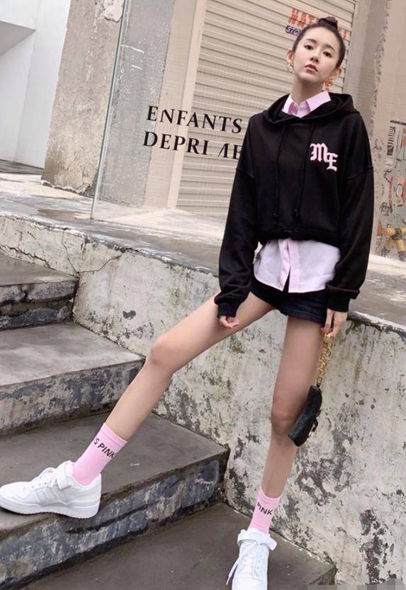 个性|难怪陈赫会看上张子萱! 穿的裤子还没袜子长, 这漫画腿谁不爱