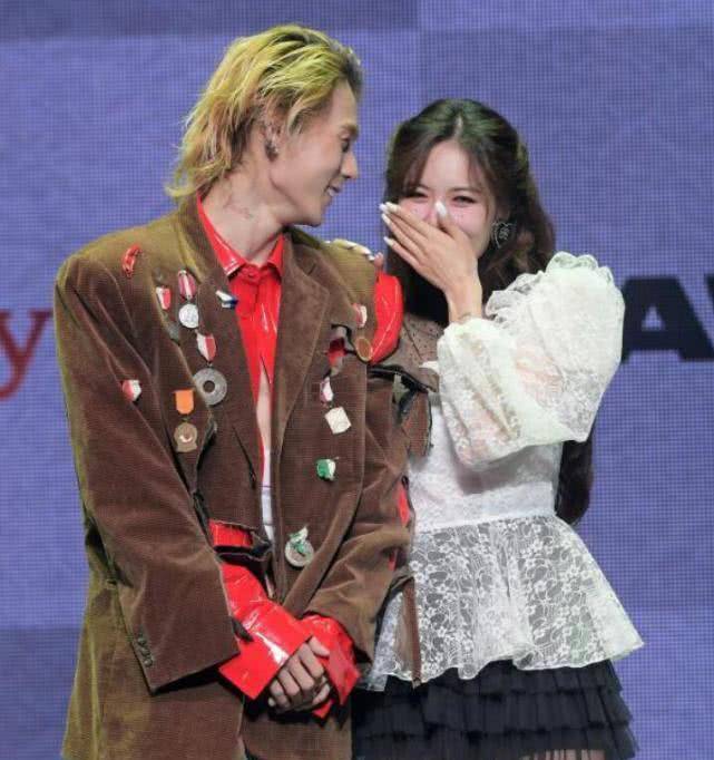 下装|有一种男友力叫泫雅男友，你穿50cm过膝长靴，我也敢陪你