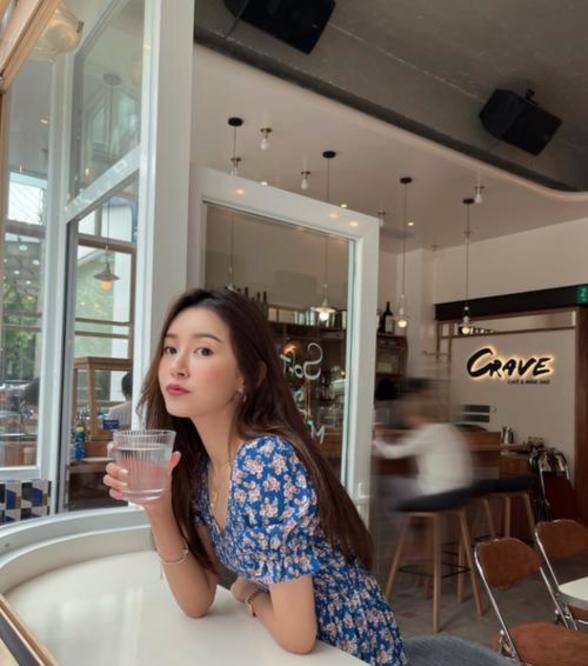 样式|陈赫二婚的妻子笑起来的样子真甜，挺让人心动的！
