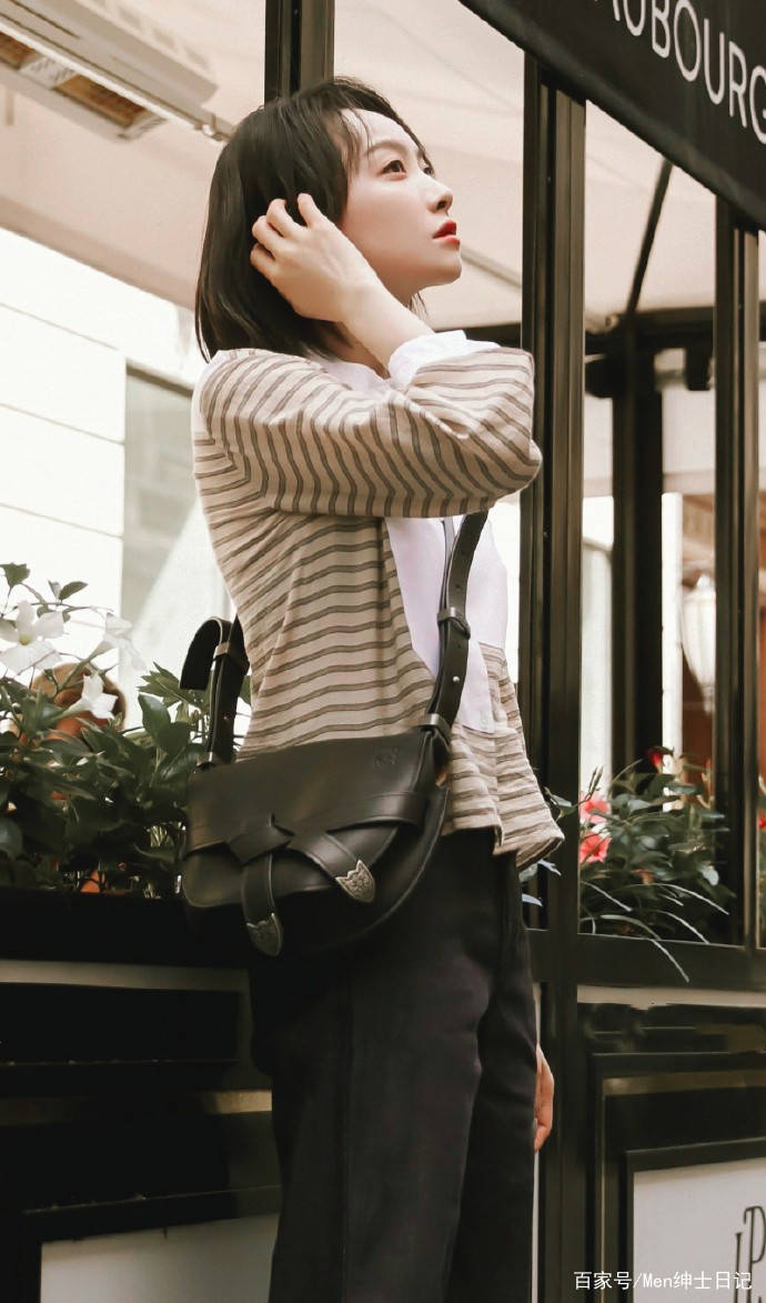 黑色|宋茜穿“补丁裙”看着却很贵,双开叉来波小妩媚,衣架子不是盖的