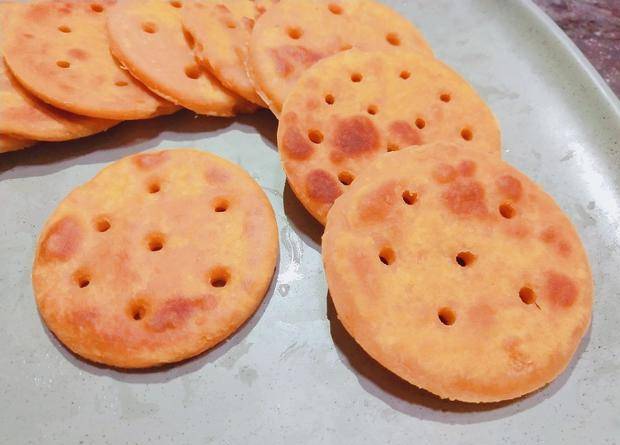 做法|一个红薯半碗面粉,简单一做,外表酥脆,内里香甜软糯,好吃