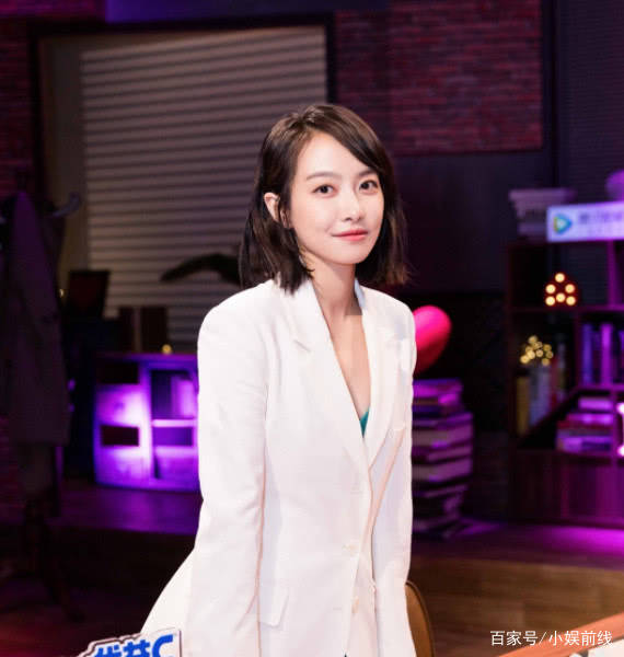 活动|宋茜越来越大胆,这么短的开叉裙都穿,弯个腰没人敢看