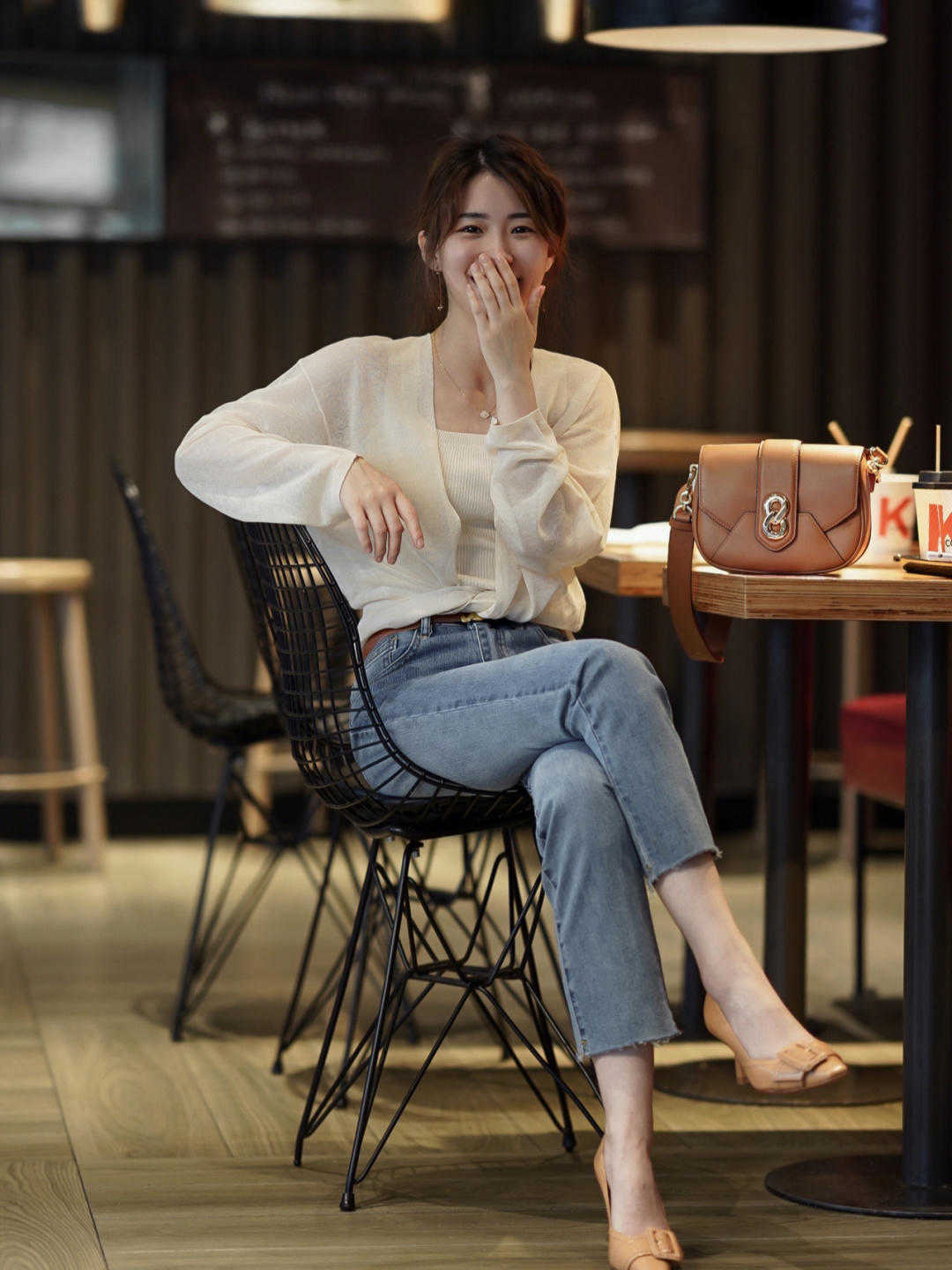 颜色|夏季怎么配色才时髦？学会这几套的“配色精髓”，让你的气质飙升