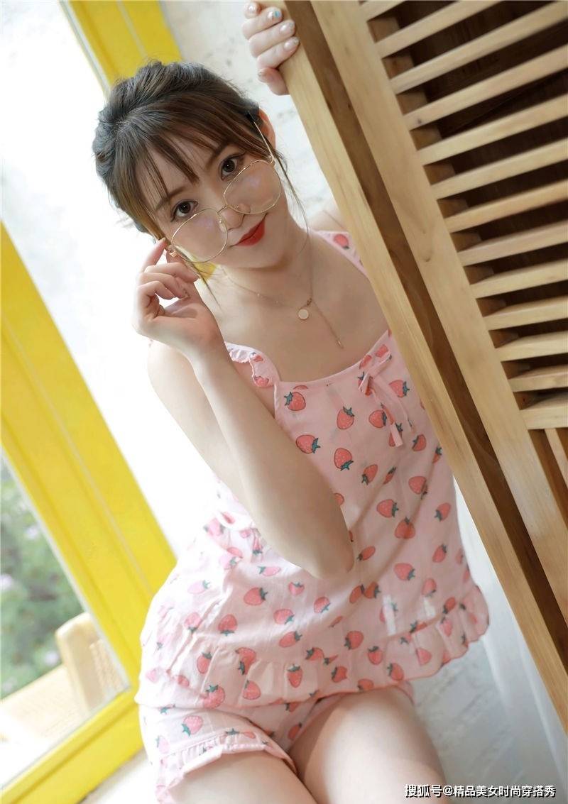 胸口|背心套装款式的家居服,清凉舒适,在家穿真的很舒服