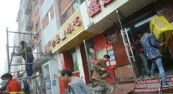 因为|小伙每天去吃粉，老板都会送他一块肉，两年后小伙说句话老板傻了