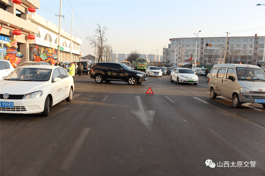 山西一女子乘坐摩托車出車禍搶救無效死亡