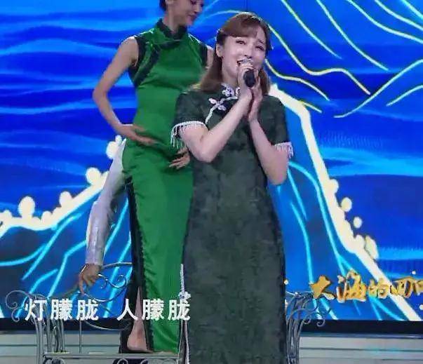 戚薇|金鸡奖开幕式女明星齐穿旗袍：戚薇像绿孔雀，金莎太圆润