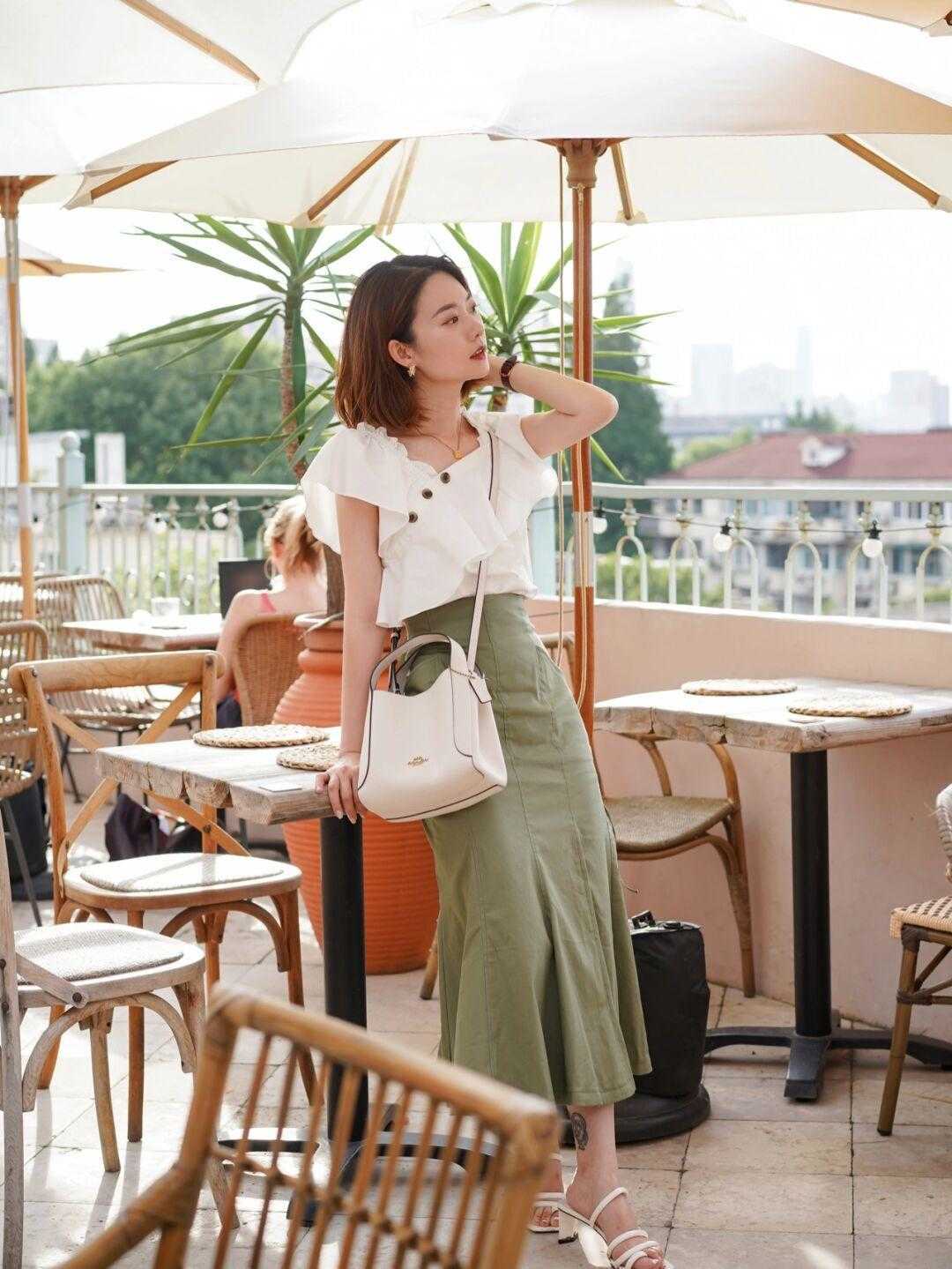 颜色|夏季,过了30、40岁如何穿?与其打扮洋气,还不如穿得干净又舒适
