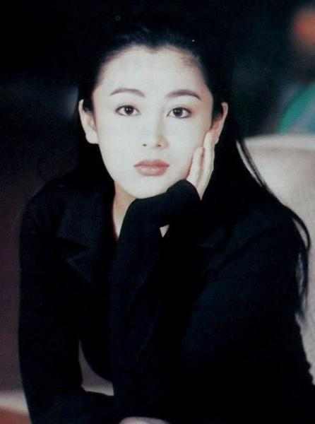 关之琳|撩开刘海十位女星: 赵丽颖第九, 郑爽第五, baby第二, 最美竟是她