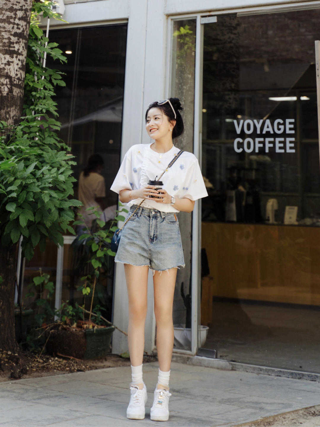 颜色|今年夏天，有种穿搭火了，叫“T恤+牛仔裤”， 谁穿谁好看！