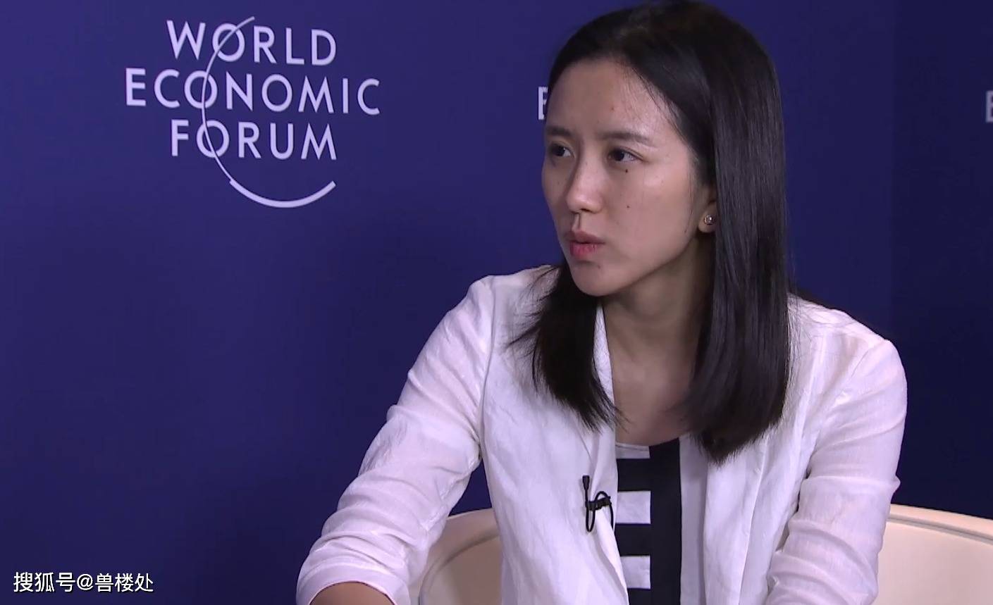 现实中的爽文女主:小县城出身,3个大佬帮她创业,4年变现15亿_胡玮