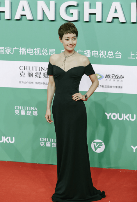 鱼尾|马伊琍的直角肩太优越了，一袭鱼尾抹胸长裙尽显43岁女性魅力