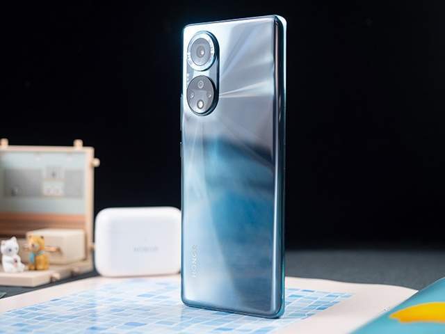 轻薄手机排行榜_5G手机轻薄排行榜TOP5:苹果、小米实现行业领跑,珠海小厂成功刷榜