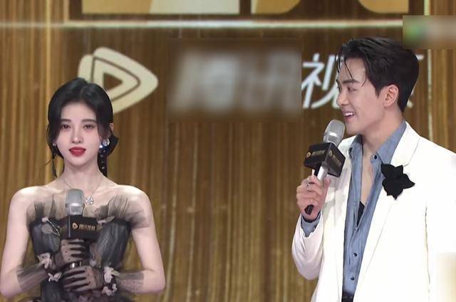 盛典|又是盛典!刘亦菲又仙又欲,杨幂深v撩人,热巴吊带蕾丝艳压全场