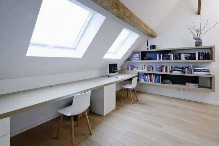 七大姑八大姨都想不到,买顶层送阁楼,一个窗边就能改书房,赚了!