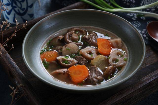 适合孩子吃的牛肉汤 67b0aa551c9e4e62b588ee46c628dba0.jpeg