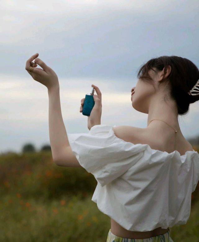 视觉|想成为精致的女人，就要穿对服装了，合适的穿搭会让整个人更优雅